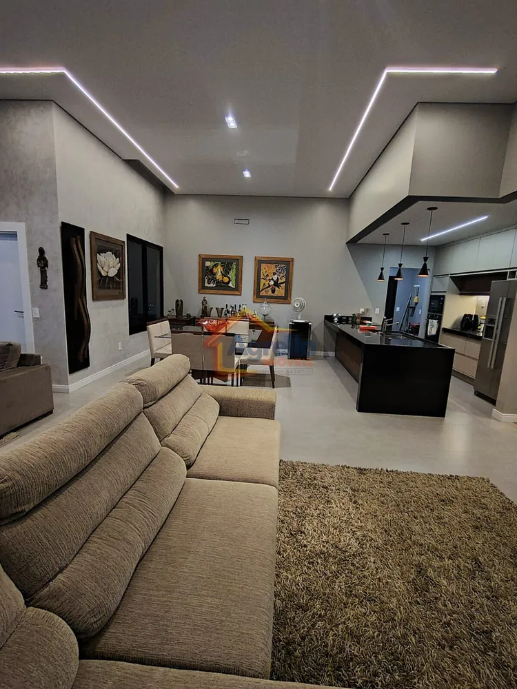 Chácara, 3 quartos, 2500 m² - Foto 1
