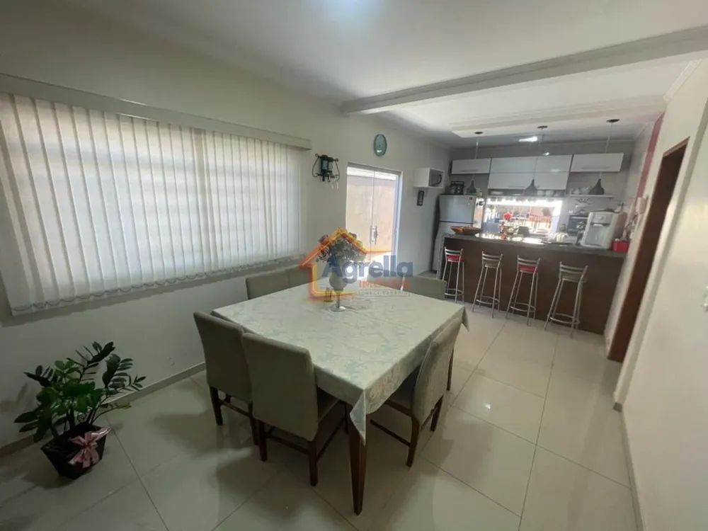 Casa, 3 quartos, 205 m² - Foto 2