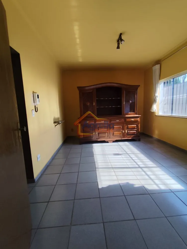 Casa, 3 quartos, 244 m² - Foto 2