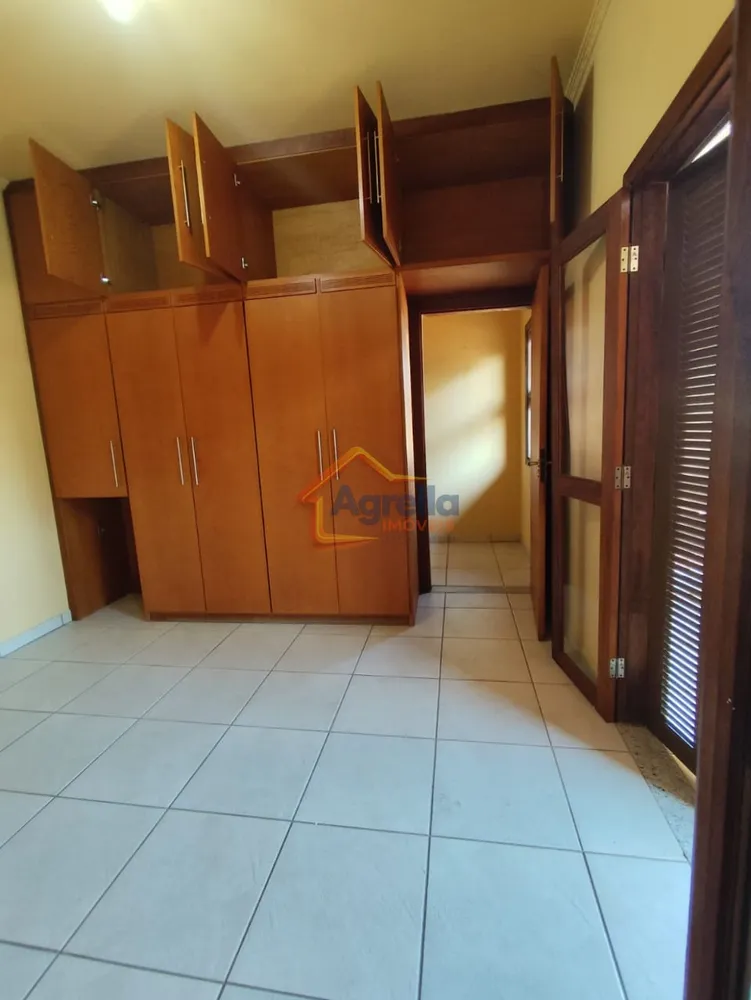 Casa, 3 quartos, 244 m² - Foto 3