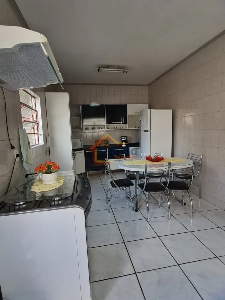 Casa, 3 quartos, 174 m² - Foto 1