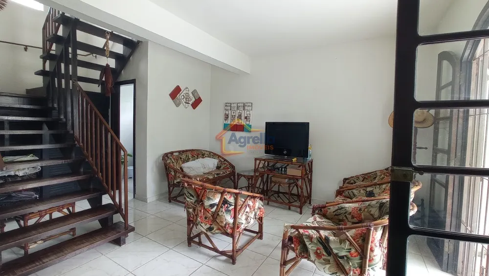 Casa, 4 quartos, 230 m² - Foto 1