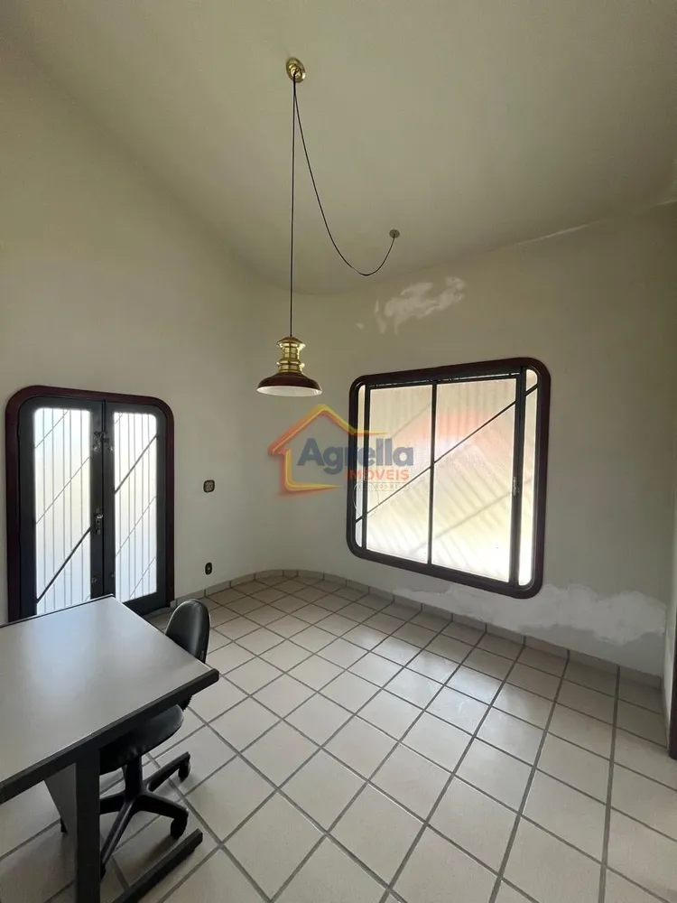 Casa, 3 quartos, 230 m² - Foto 3