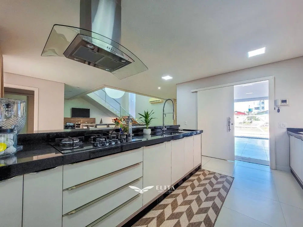 Sobrado, 3 quartos, 238 m² - Foto 1