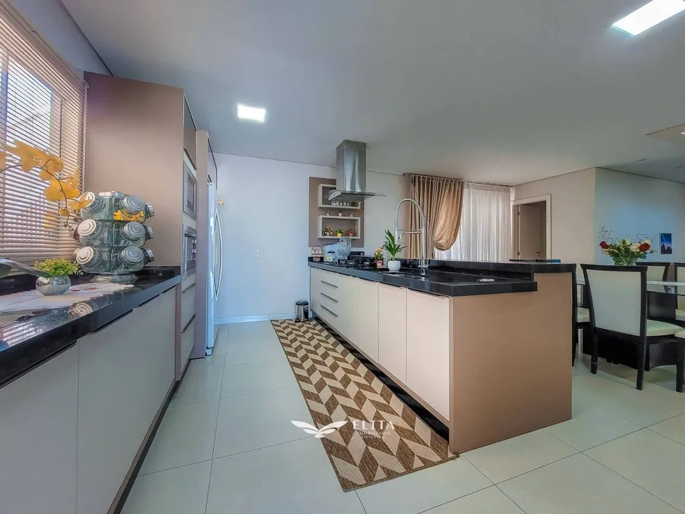 Sobrado, 3 quartos, 238 m² - Foto 2