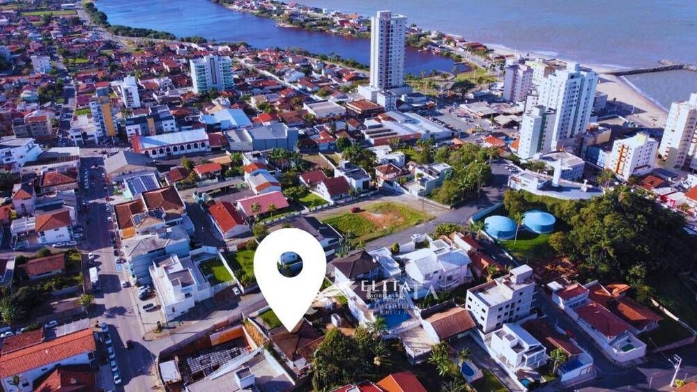 Casa à venda com 5 quartos, 178m² - Foto 1