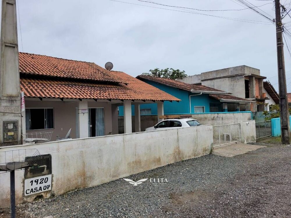 Casa à venda com 2 quartos, 80m² - Foto 1