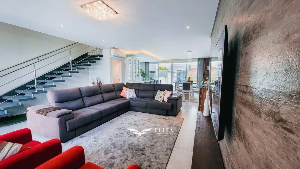 Sobrado, 4 quartos, 246 m² - Foto 1