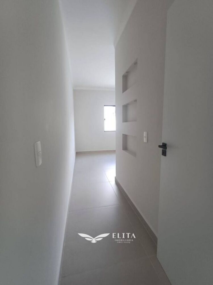 Casa à venda com 2 quartos, 80m² - Foto 2