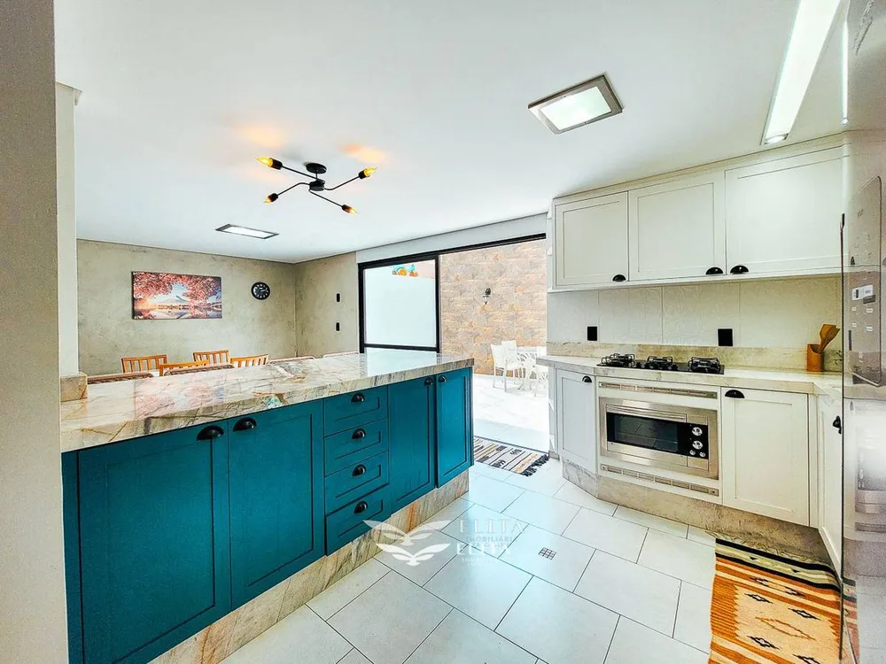 Casa, 6 quartos, 212 m² - Foto 1
