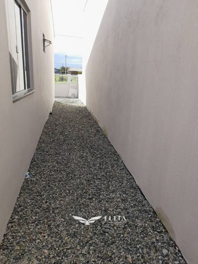 Casa à venda com 2 quartos, 57m² - Foto 1