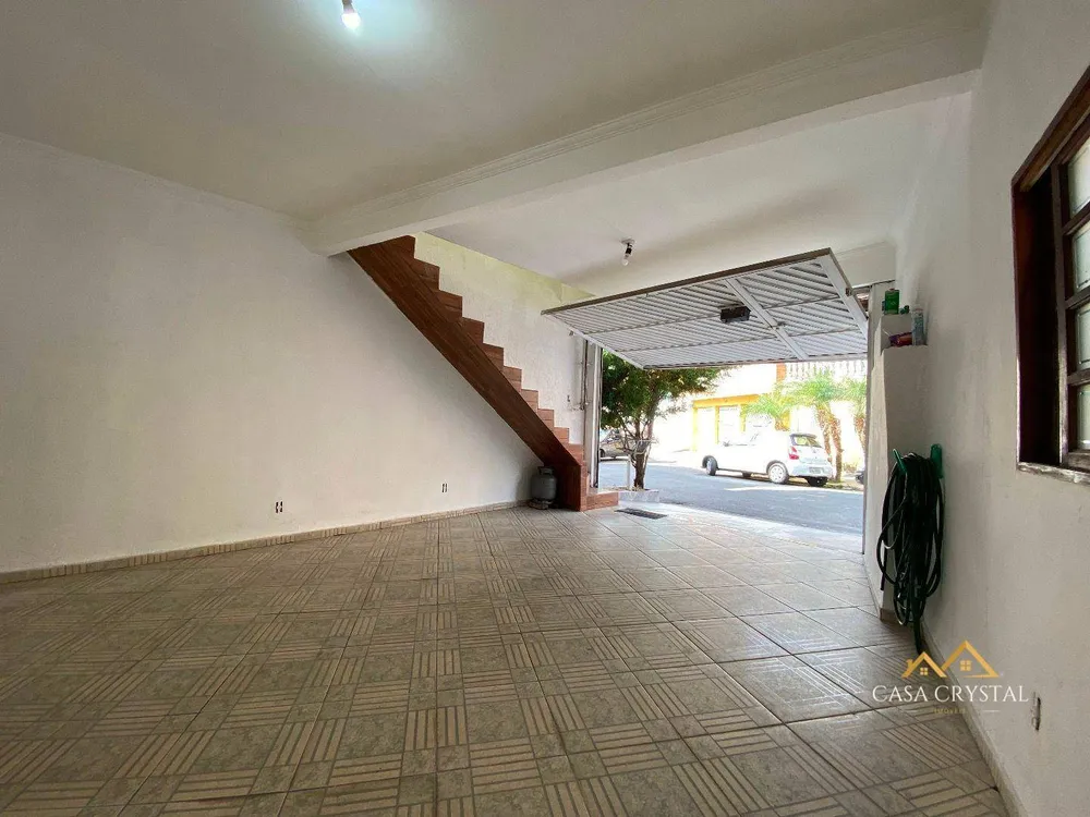Casa, 4 quartos, 235 m² - Foto 1