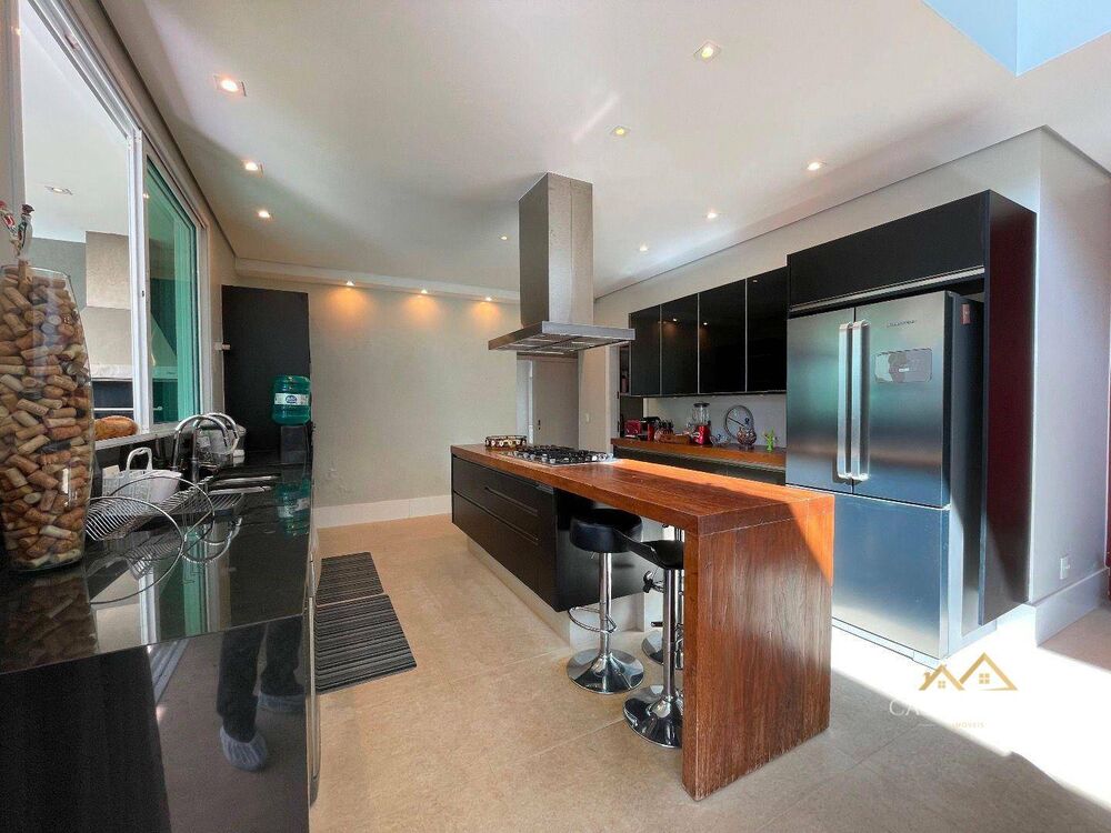 Casa de Condomínio à venda e aluguel com 4 quartos, 550m² - Foto 2