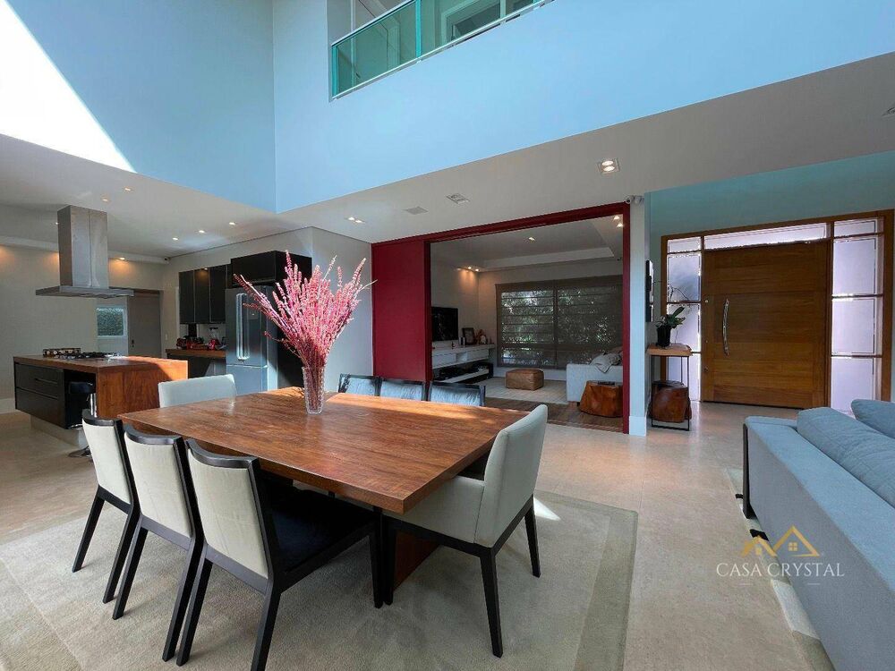 Casa de Condomínio à venda e aluguel com 4 quartos, 550m² - Foto 1