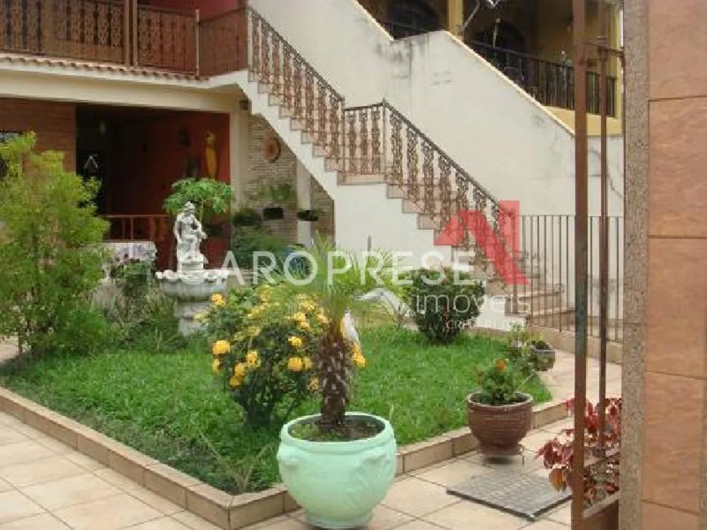 Casa, 4 quartos, 243 m² - Foto 1