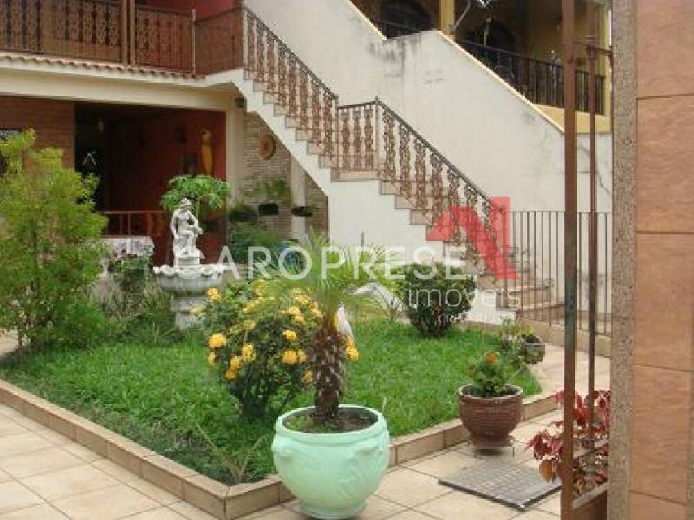 Casa, 4 quartos, 243 m² - Foto 1