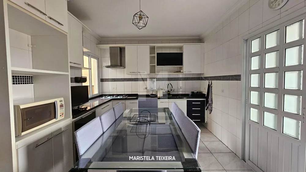 Casa, 4 quartos, 188 m² - Foto 1