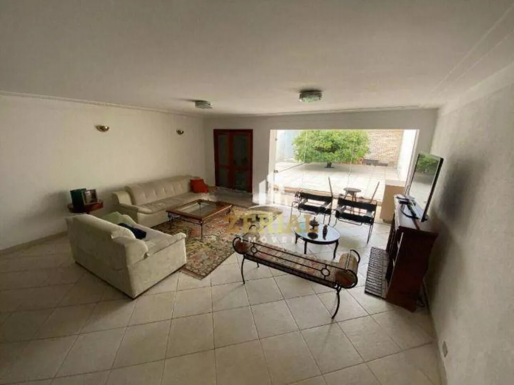 Sobrado à venda com 3 quartos, 355m² - Foto 1