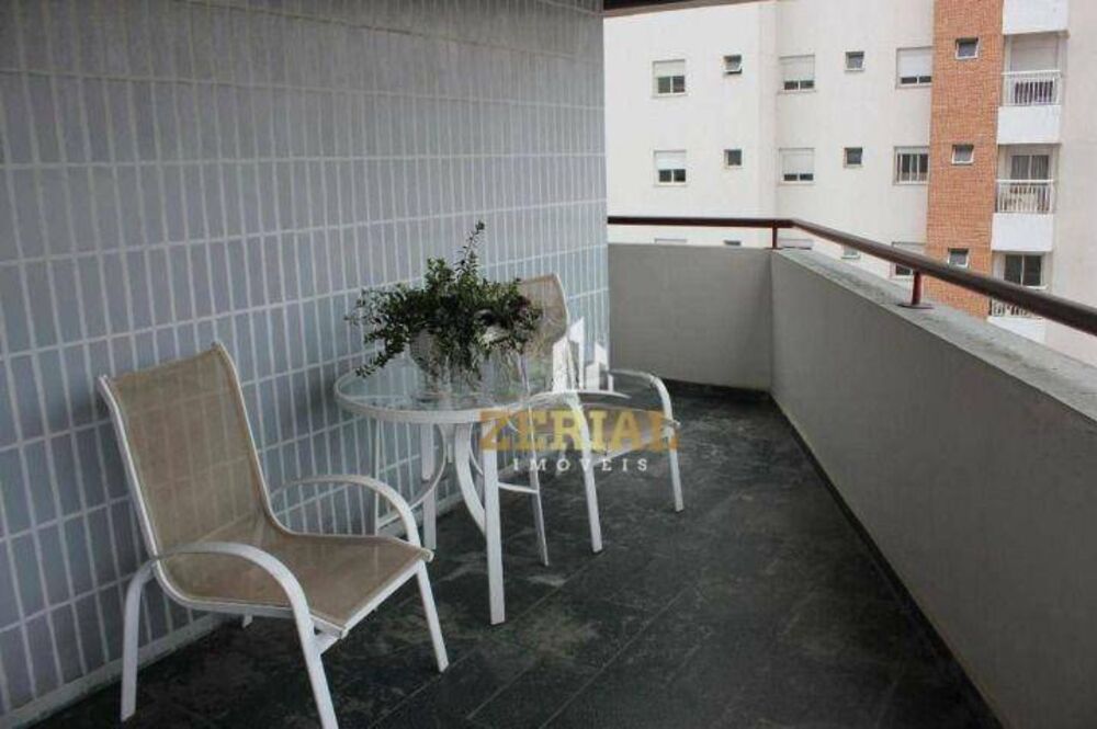 Apartamento à venda com 3 quartos, 165m² - Foto 2