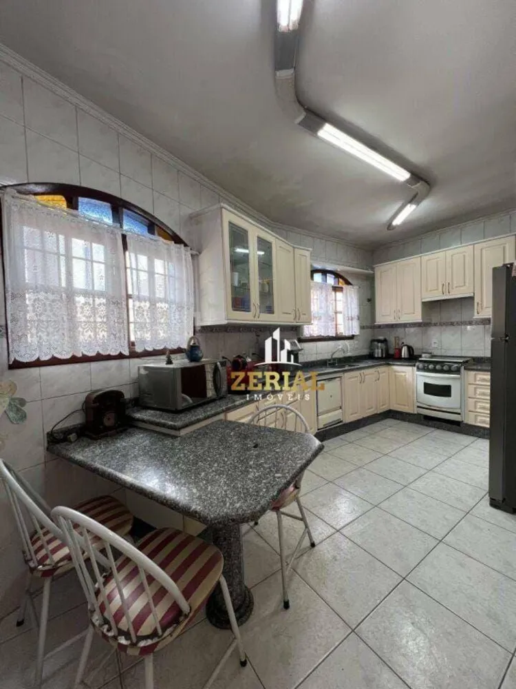 Sobrado, 3 quartos, 298 m² - Foto 1