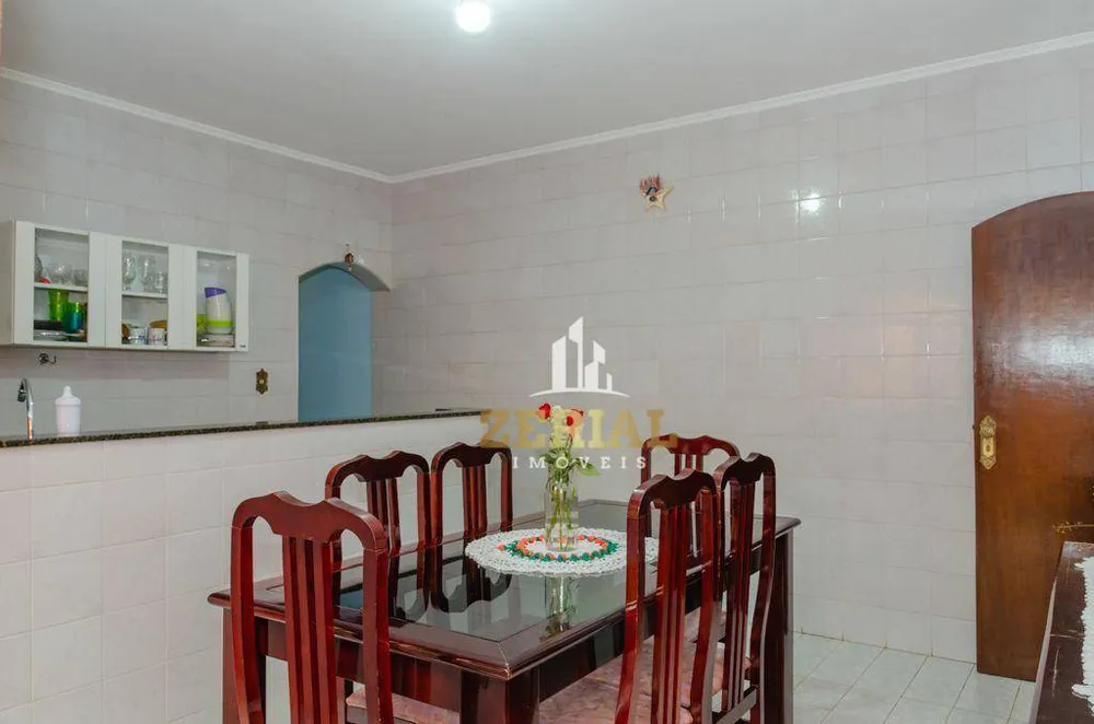 Casa, 3 quartos, 224 m² - Foto 1