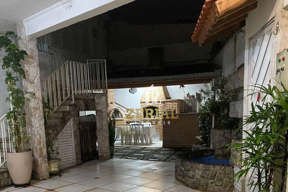 Casa à venda com 4 quartos, 228m² - Foto 3