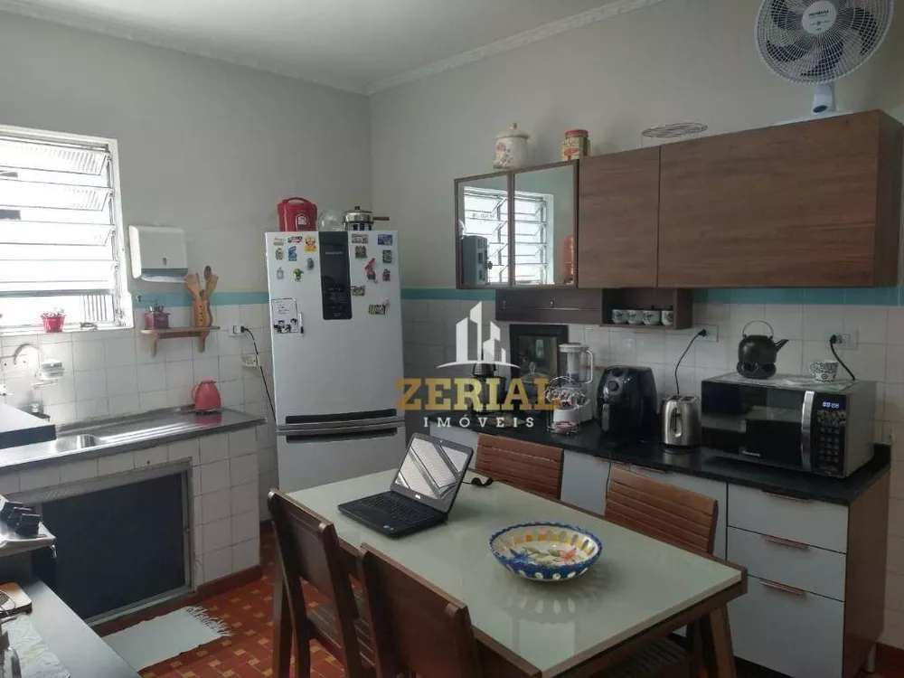 Casa à venda com 4 quartos, 221m² - Foto 2