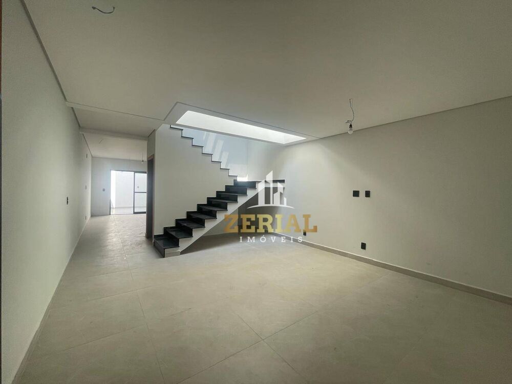 Sobrado à venda com 3 quartos, 230m² - Foto 1