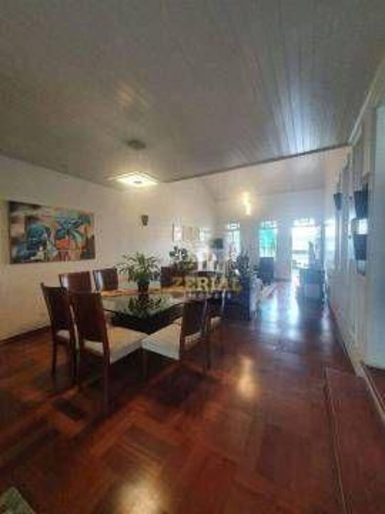 Sobrado, 3 quartos, 272 m² - Foto 1
