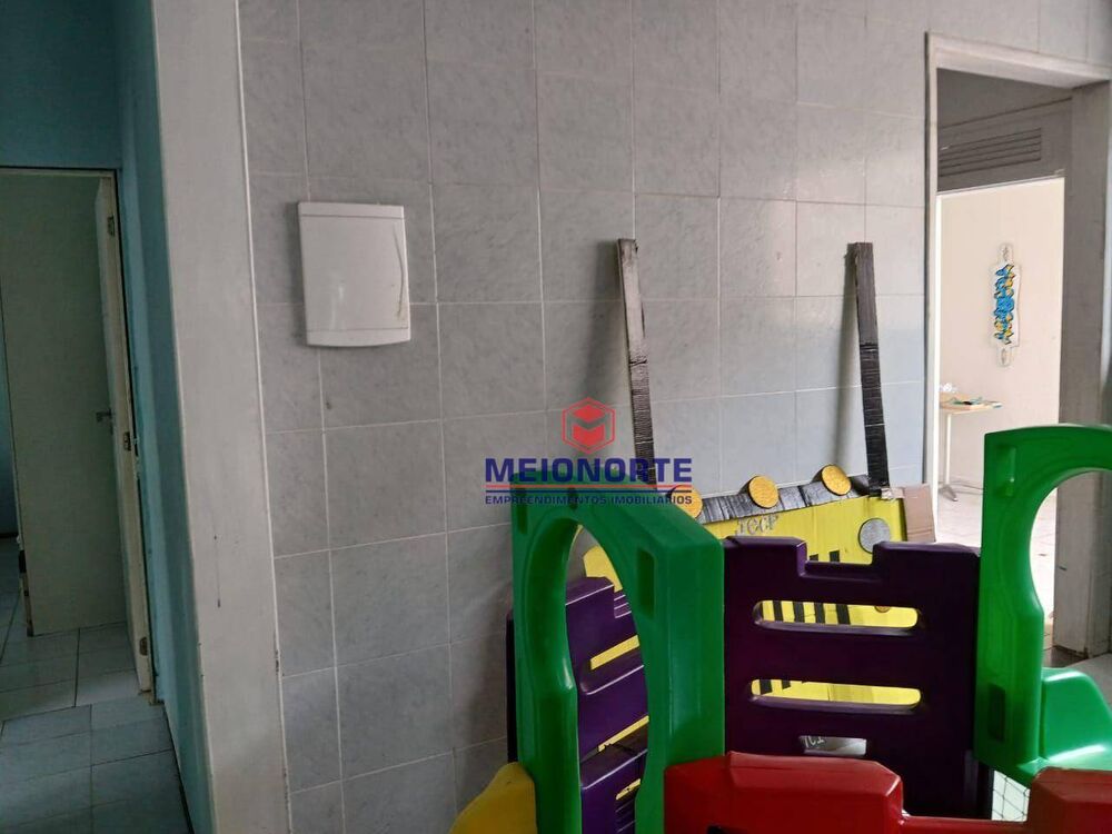 Casa à venda com 3 quartos, 280m² - Foto 4
