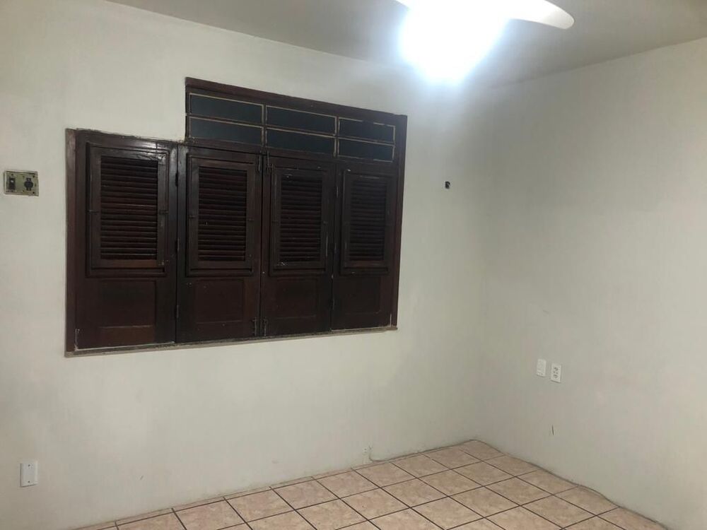 Casa à venda com 7 quartos, 300m² - Foto 7