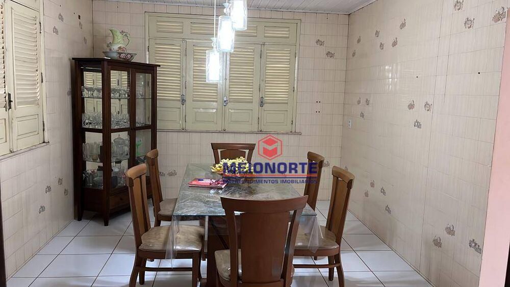 Casa à venda com 3 quartos, 1600m² - Foto 2