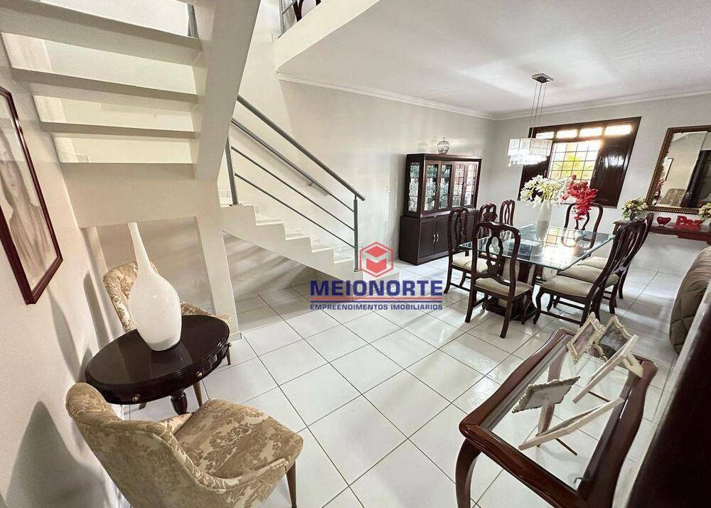 Casa à venda com 4 quartos, 190m² - Foto 1