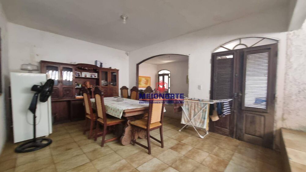 Casa à venda com 4 quartos, 350m² - Foto 2