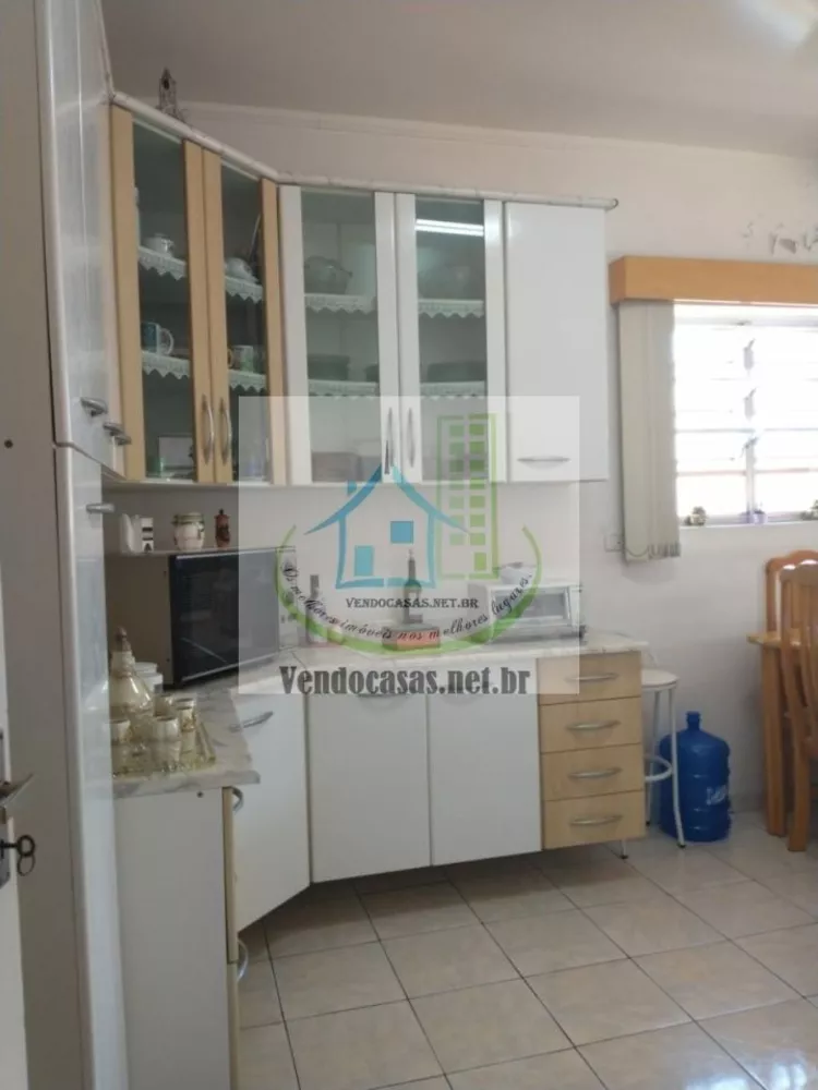 Casa à venda com 3 quartos, 250m² - Foto 3