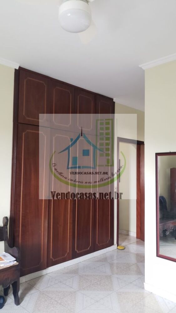 Casa à venda com 2 quartos, 150m² - Foto 1