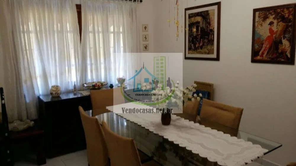 Casa, 3 quartos, 200 m² - Foto 1