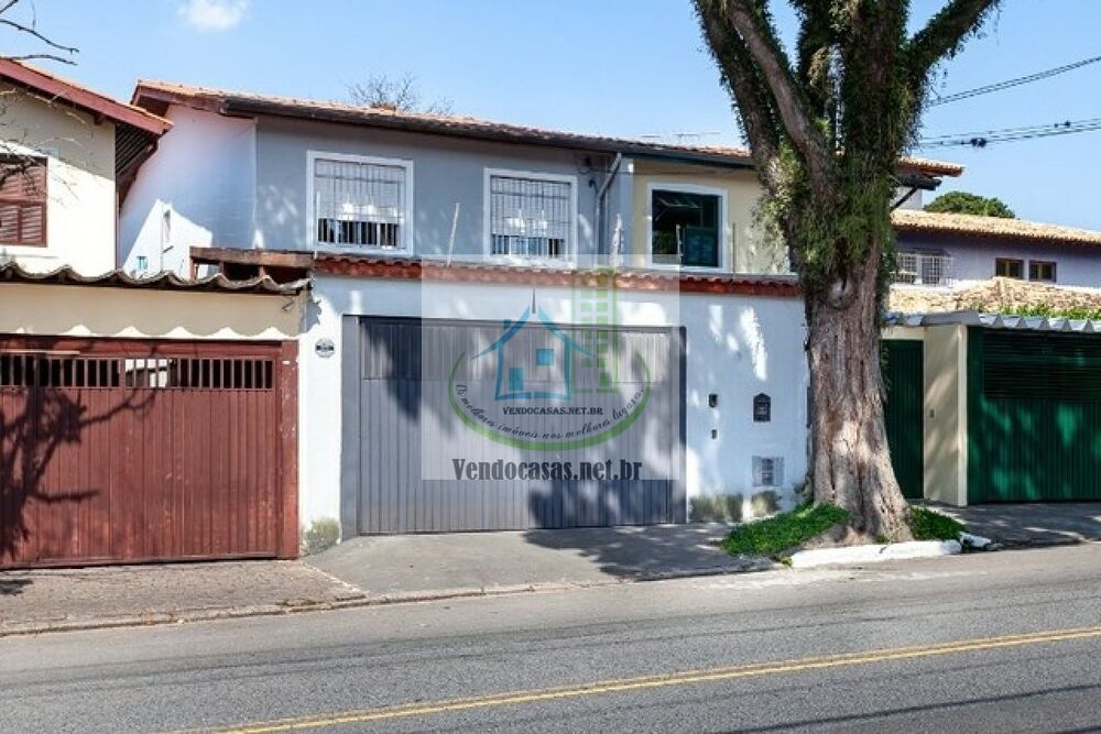 Casa, 3 quartos, 218 m² - Foto 1