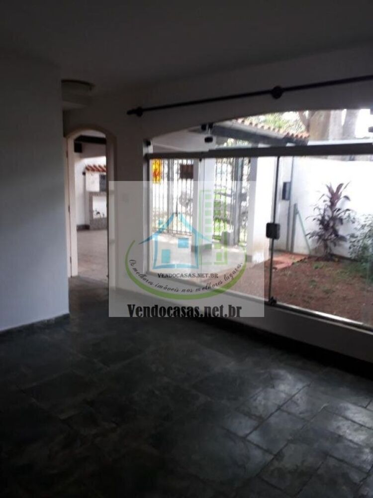 Casa à venda com 3 quartos, 118m² - Foto 1