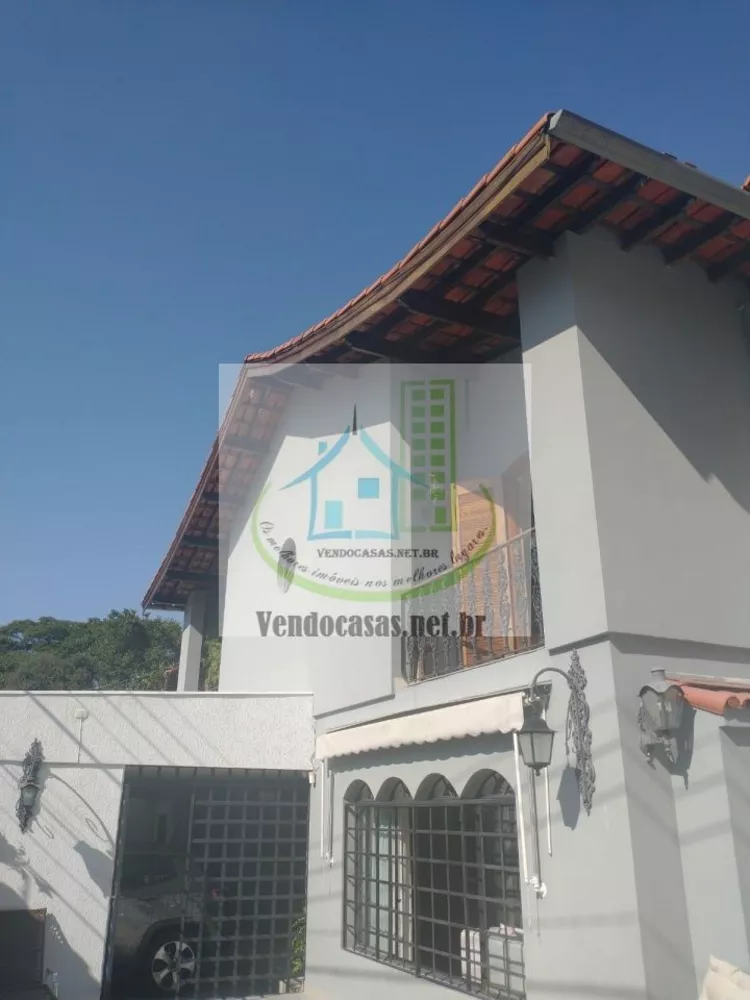 Casa à venda com 3 quartos, 260m² - Foto 1