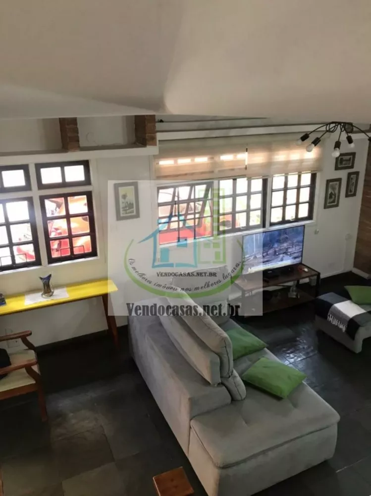 Casa à venda com 3 quartos, 132m² - Foto 1