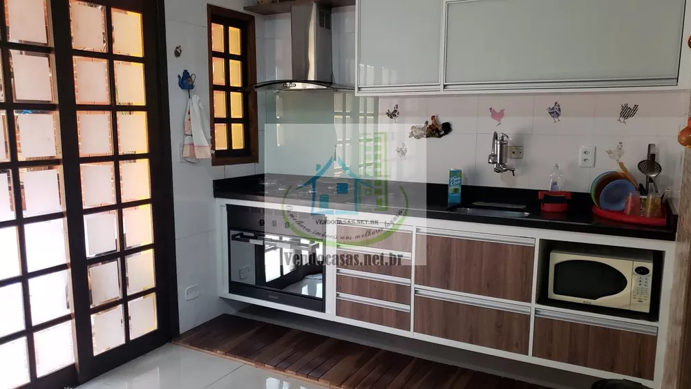 Casa à venda com 3 quartos, 155m² - Foto 1