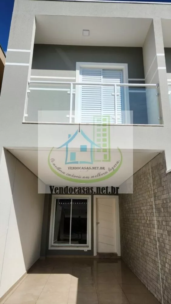 Casa à venda com 3 quartos, 108m² - Foto 1