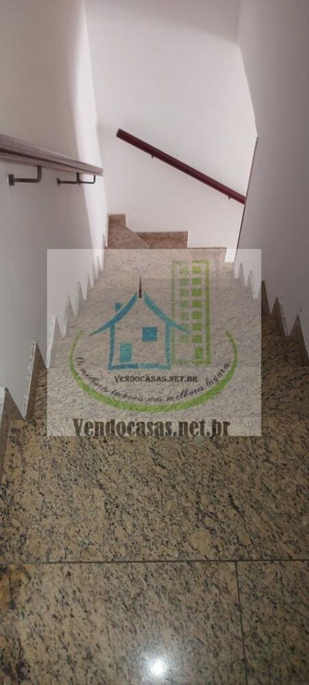 Casa à venda com 2 quartos, 140m² - Foto 2