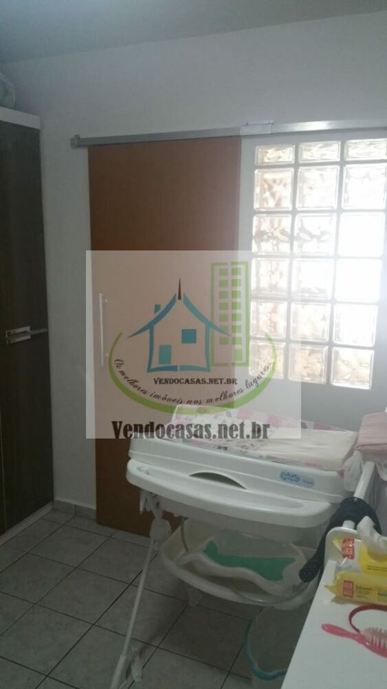 Casa à venda com 3 quartos, 100m² - Foto 3
