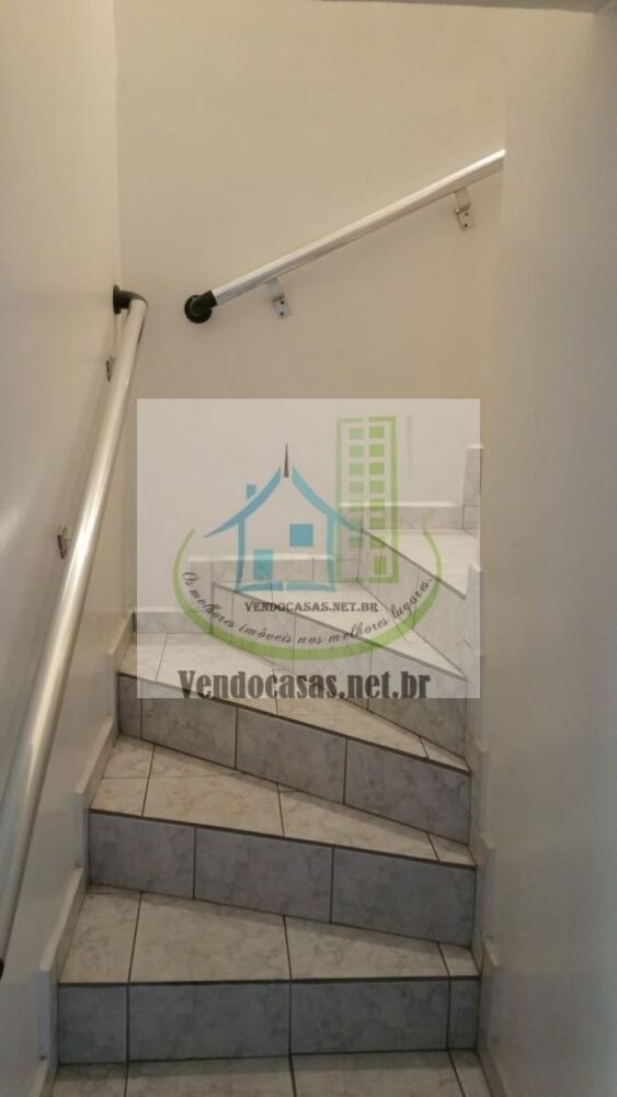 Casa à venda com 3 quartos, 100m² - Foto 2