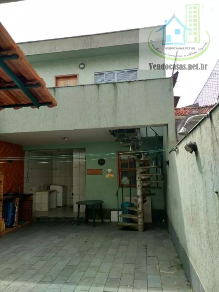 Casa à venda com 3 quartos, 200m² - Foto 2