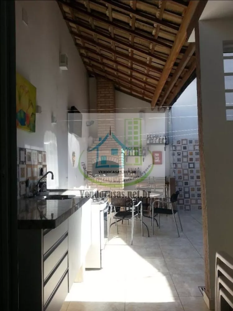 Casa à venda com 3 quartos, 160m² - Foto 2