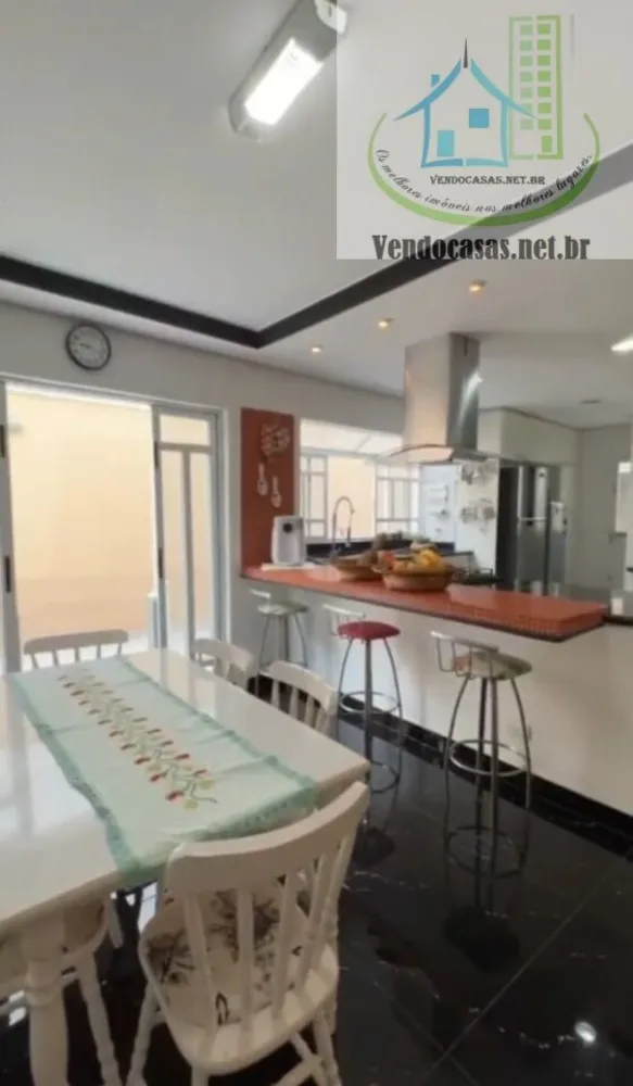 Casa, 4 quartos, 256 m² - Foto 4