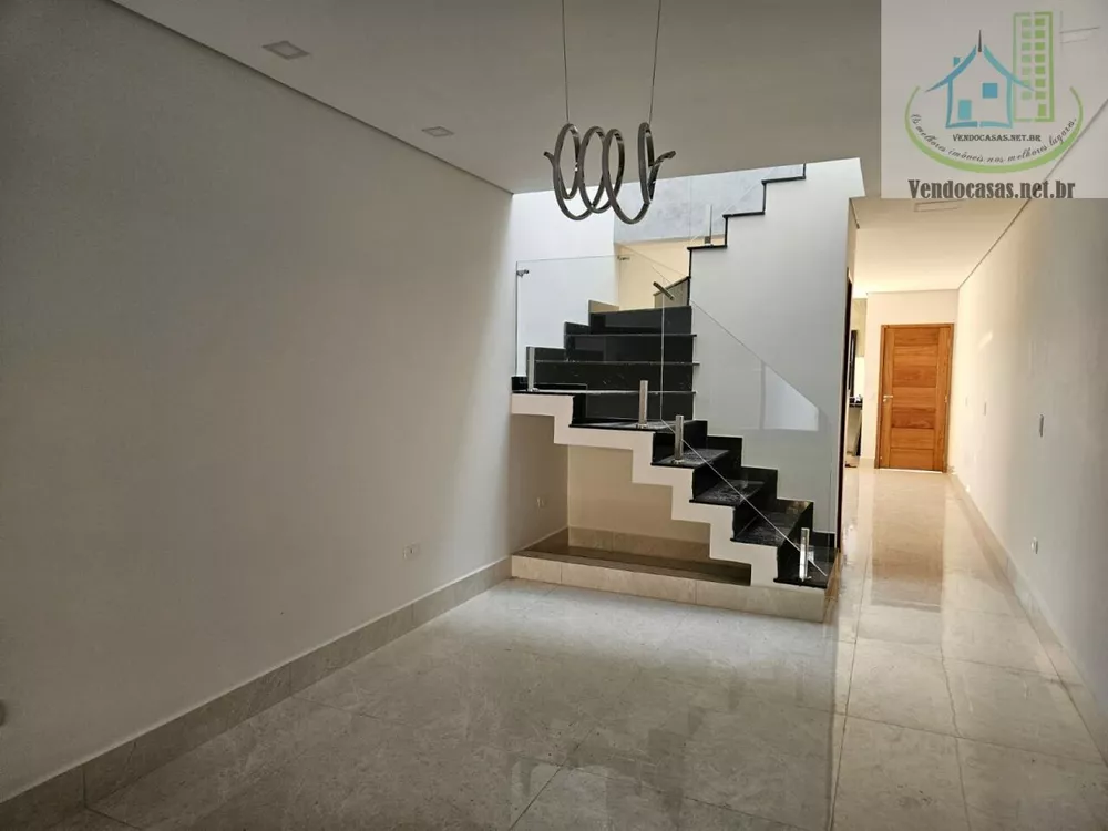 Casa à venda com 3 quartos, 99m² - Foto 1